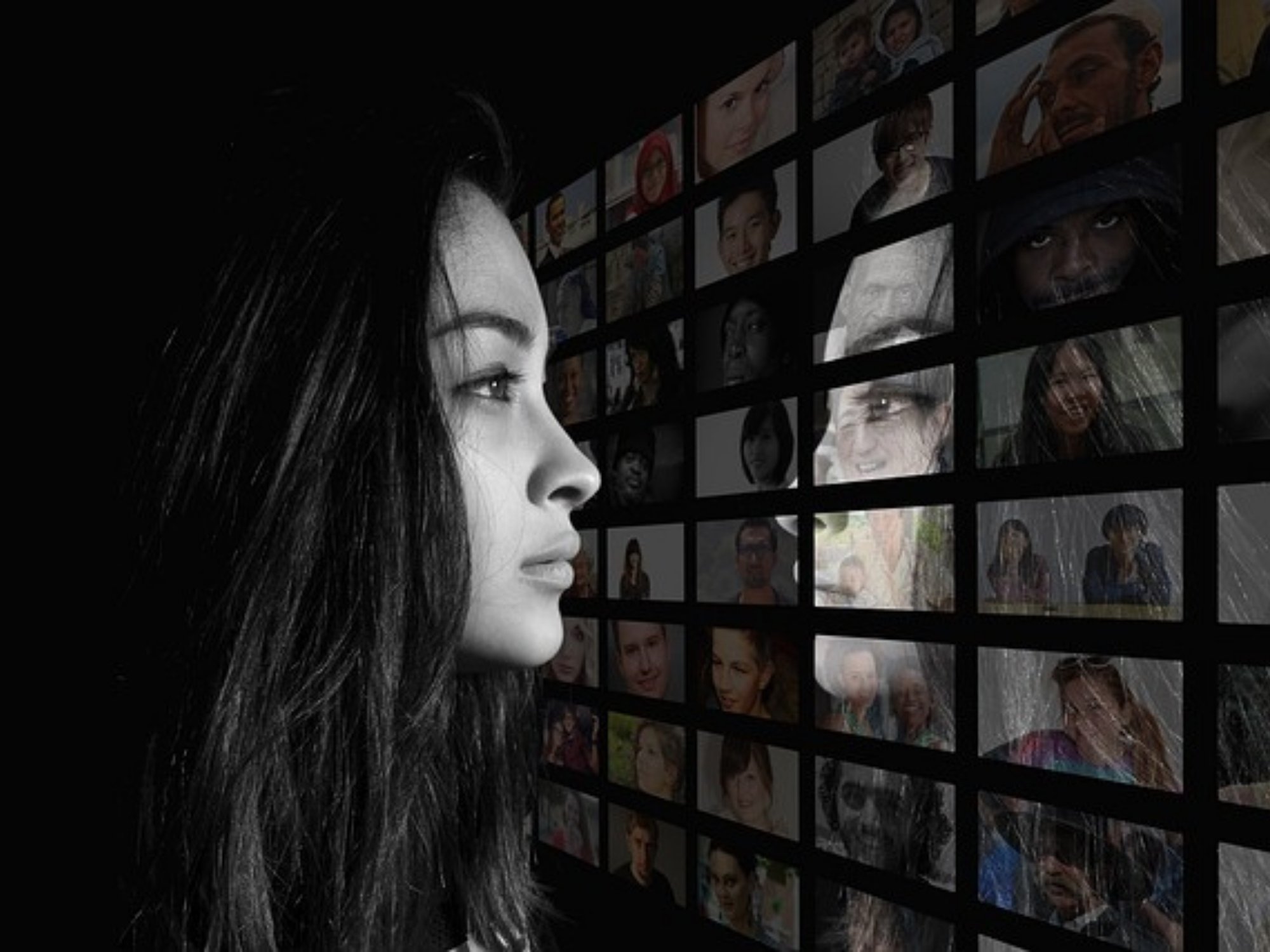 Person searching for an Instagram account using facial recognition technology